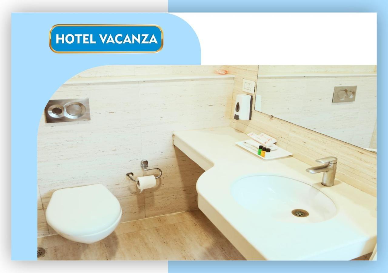 FabHotel Vacanza Noida Esterno foto
