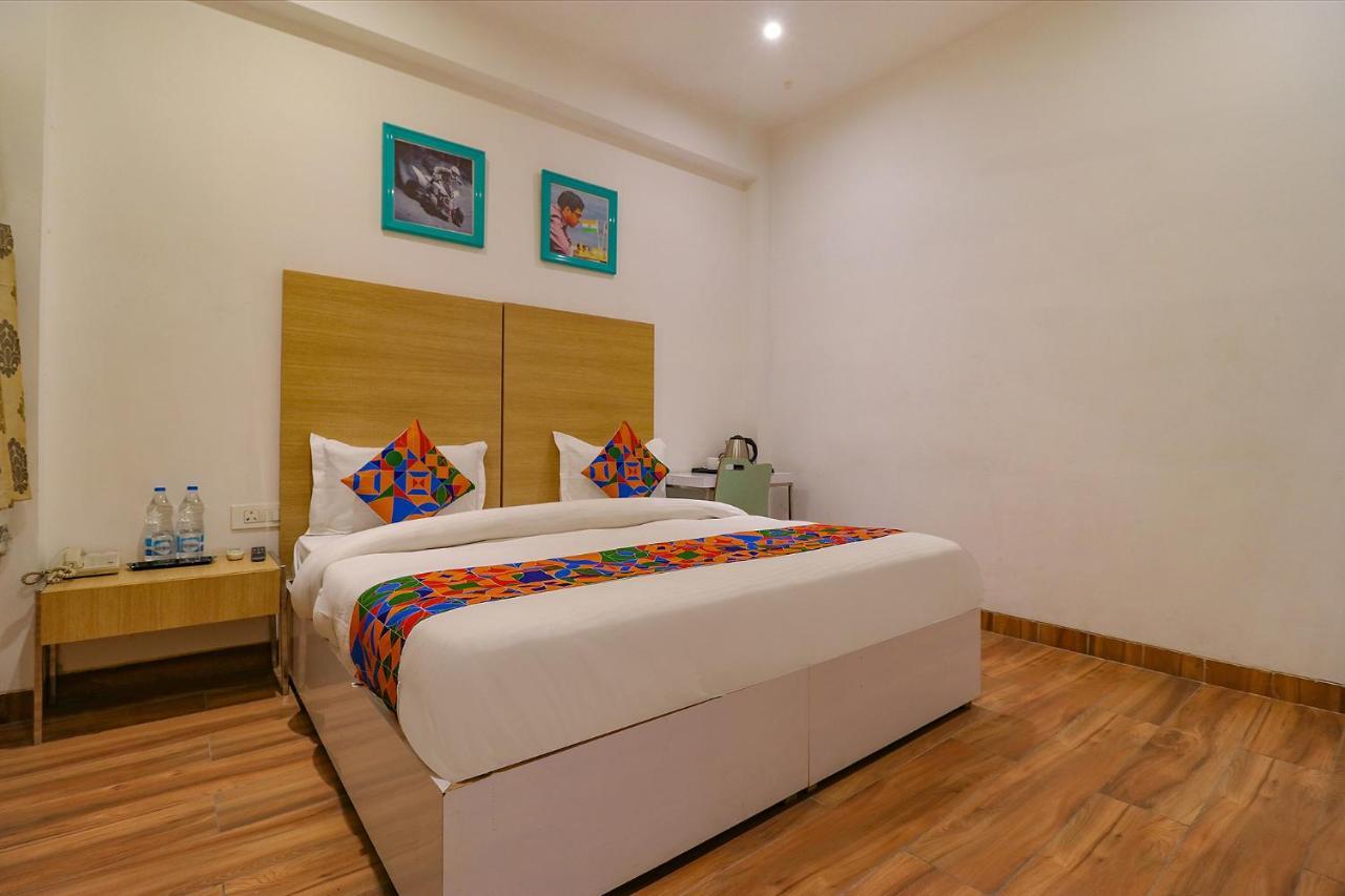 FabHotel Vacanza Noida Esterno foto