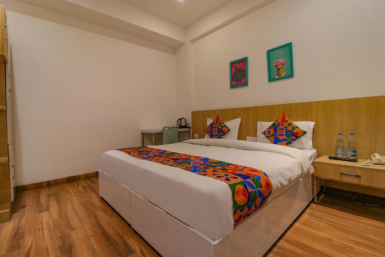 FabHotel Vacanza Noida Esterno foto