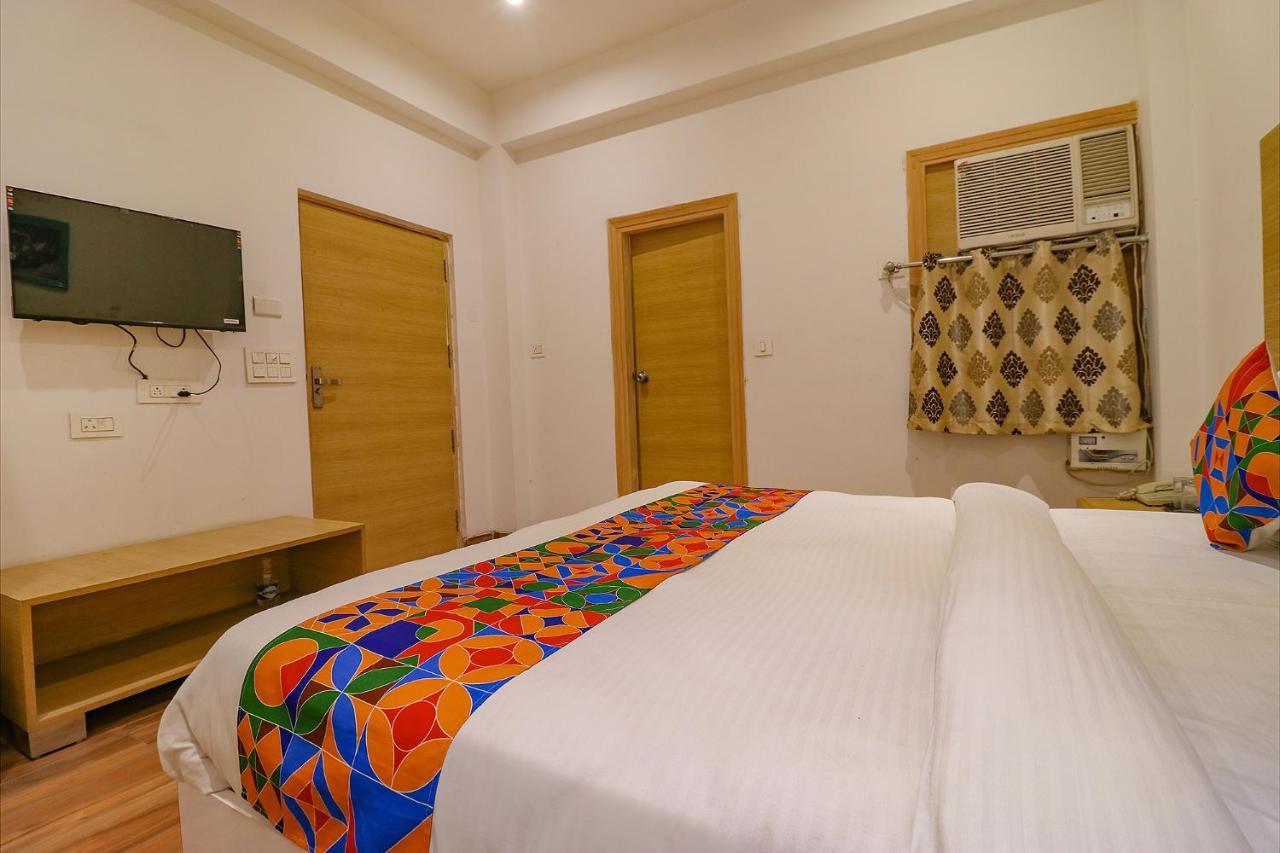 FabHotel Vacanza Noida Esterno foto