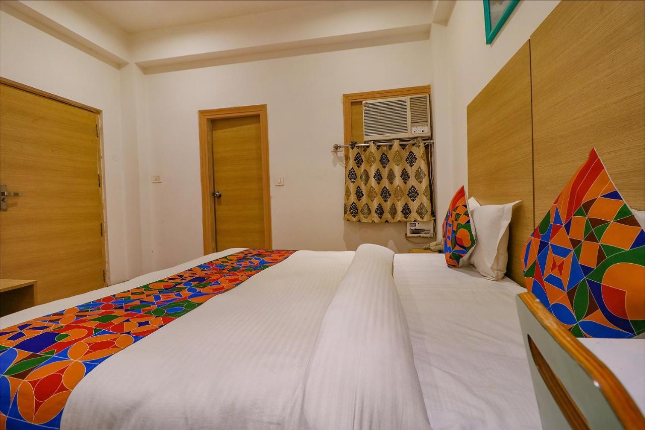 FabHotel Vacanza Noida Esterno foto
