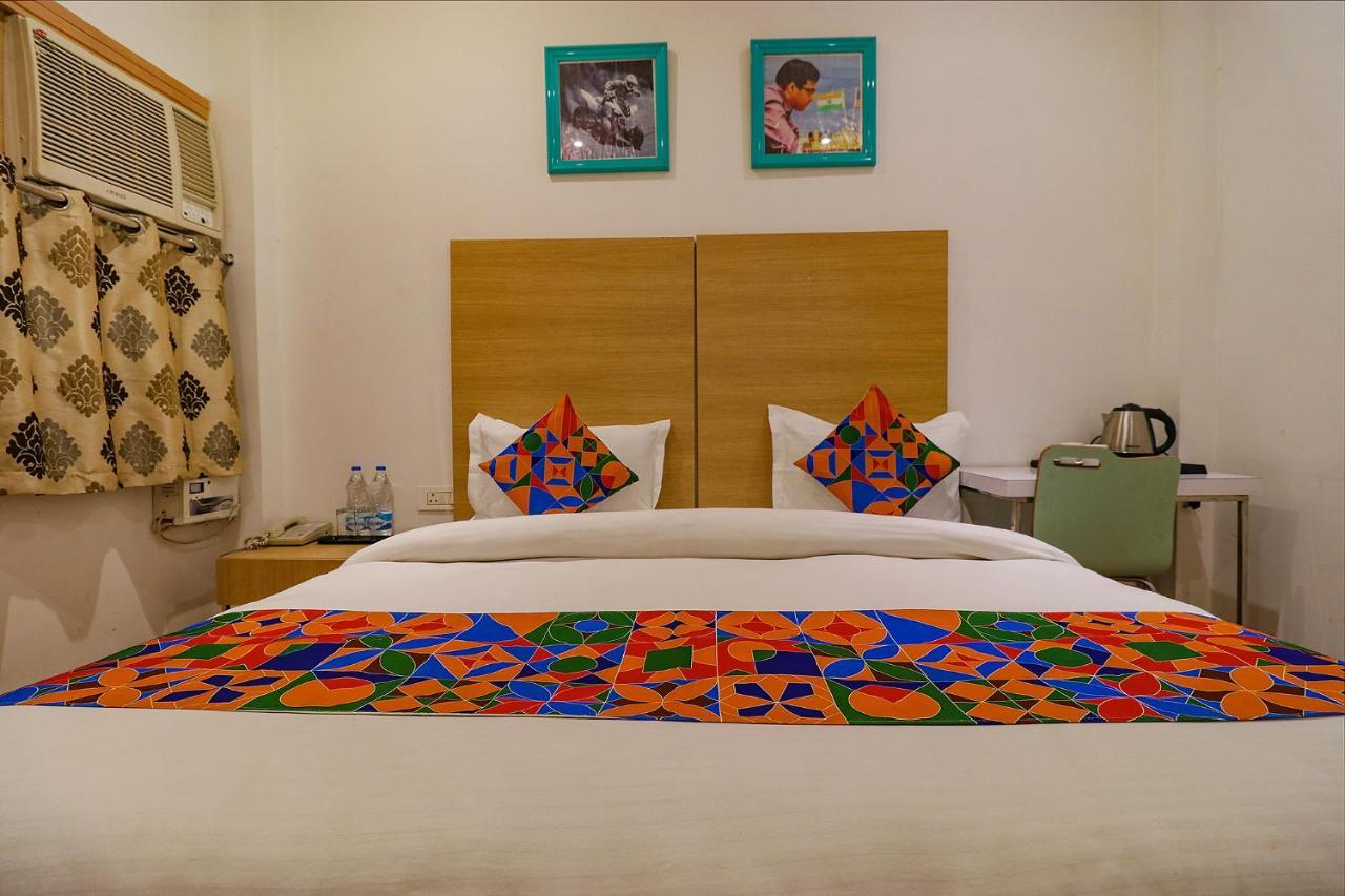 FabHotel Vacanza Noida Esterno foto